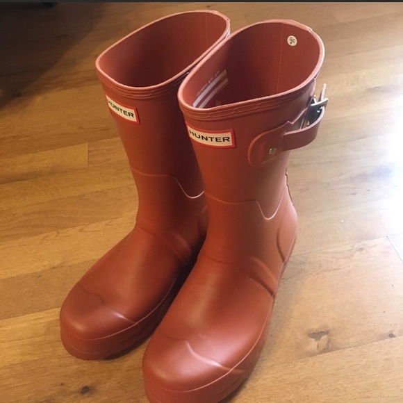orange hunter boots short